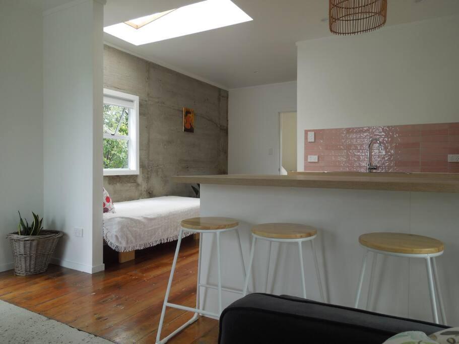Raglan, Walk To Harbour And Town, Garden Views Apartment Екстериор снимка